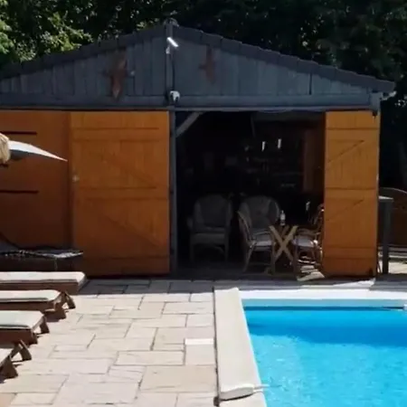 2Bed Gite Sleeps 6 - Pool Hot Tub Parking *