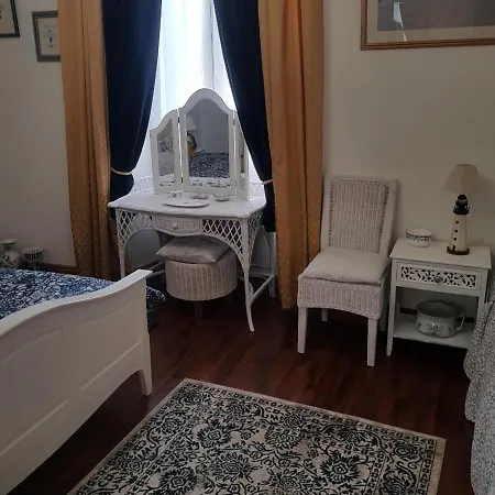 2Bed Gite Sleeps 6 - Pool Hot Tub Parking