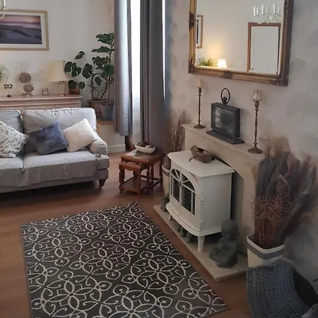 Apartman 2Bed Gite Sleeps 6 - Pool Hot Tub Parking