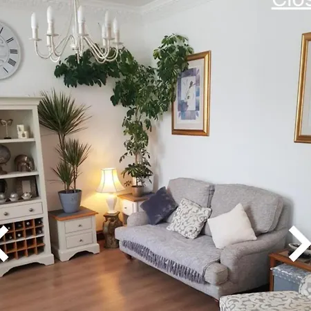 2Bed Gite Sleeps 6 - Pool Hot Tub Parking *