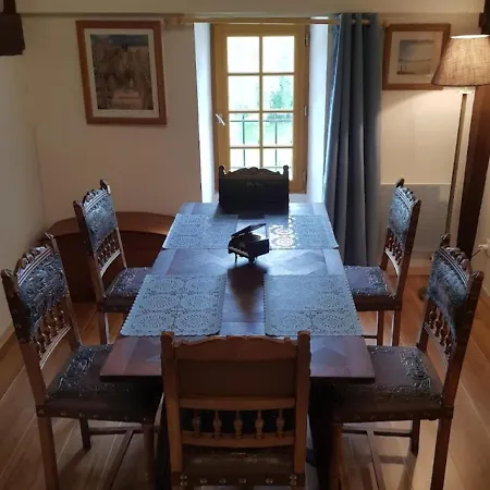 2Bed Gite Sleeps 6 - Pool Hot Tub Parking