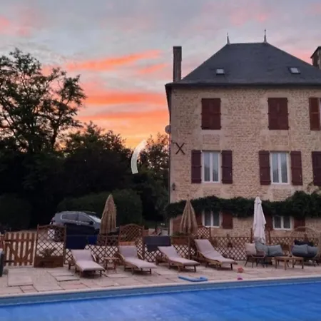 2Bed Gite Sleeps 6 - Pool Hot Tub Parking * Château-Garnier