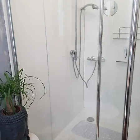 2Bed Gite Sleeps 6 - Pool Hot Tub Parking * Château-Garnier