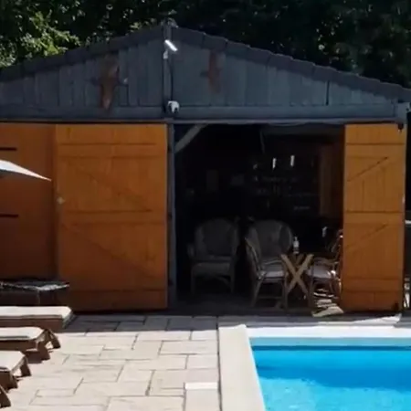 דירה 2Bed Gite Sleeps 6 - Pool Hot Tub Parking *