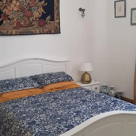 2Bed Gite Sleeps 6 - Pool Hot Tub Parking דירה Château-Garnier